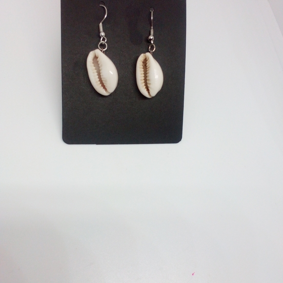 Shell Earrings - Picture 3 of 3